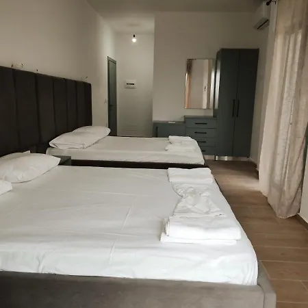Petros Hotel *