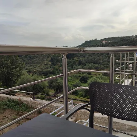 Petros Hotel *