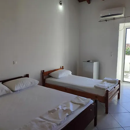 Petros Hotel *