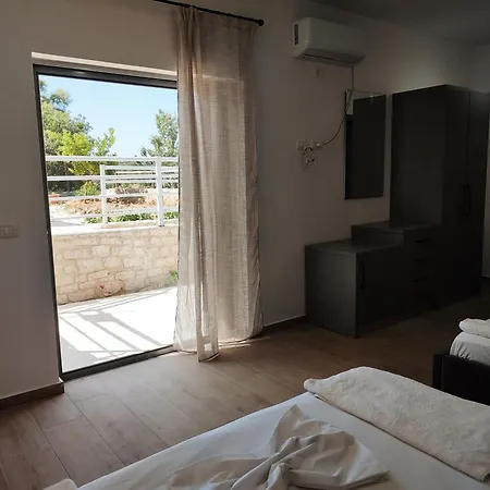 Hotel Petros Himare