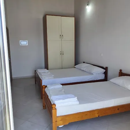 Petros Hotel *