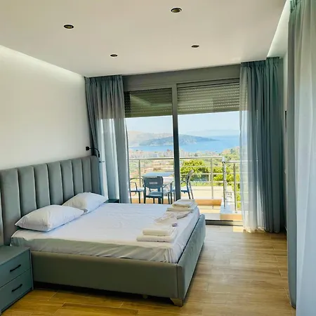 Petros Hotel *